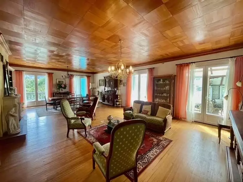 Maison, 281 m²
