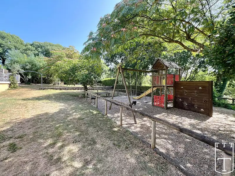 Maison, 640 m²