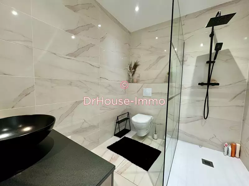 Maison, 250 m²