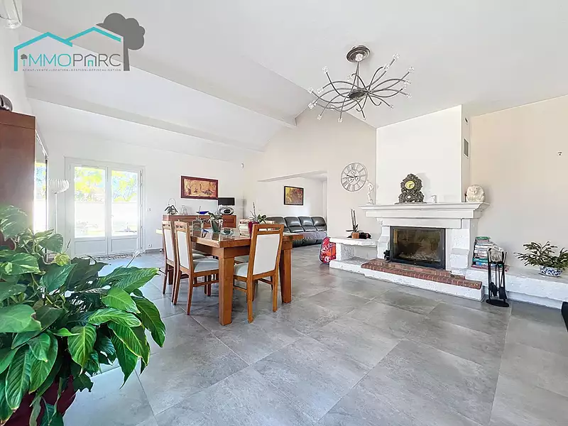 Maison, 225 m²