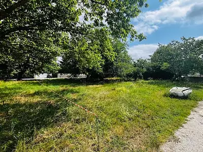 Terrain, 700 m²