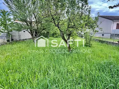 Terrain, 600 m²