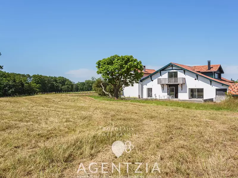 Maison, 670 m²