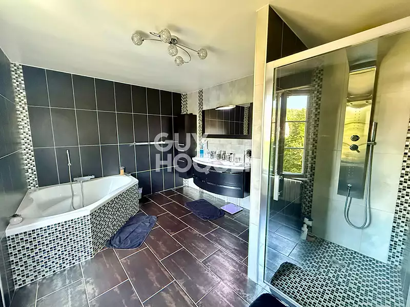 Maison, 245 m²