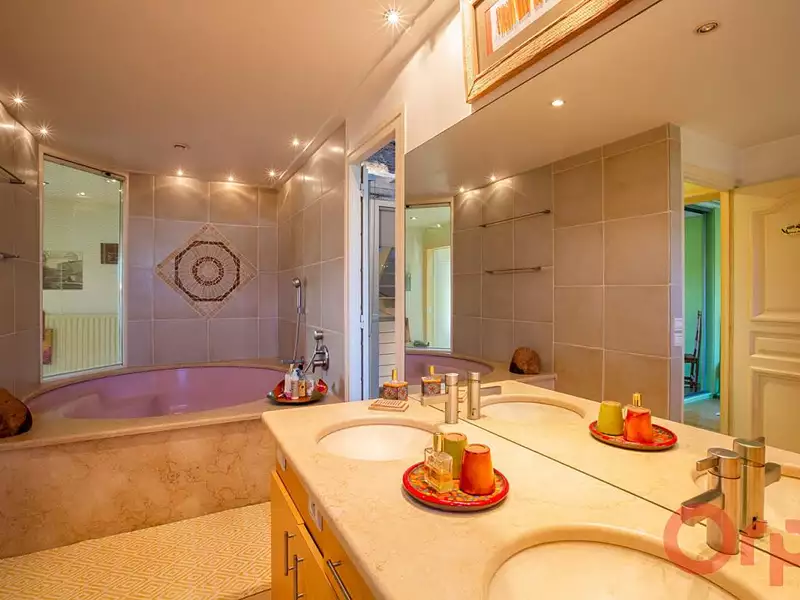 Maison, 243 m²