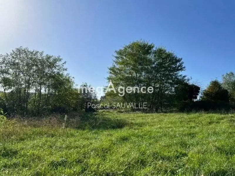 Terrain, 1 090 m²