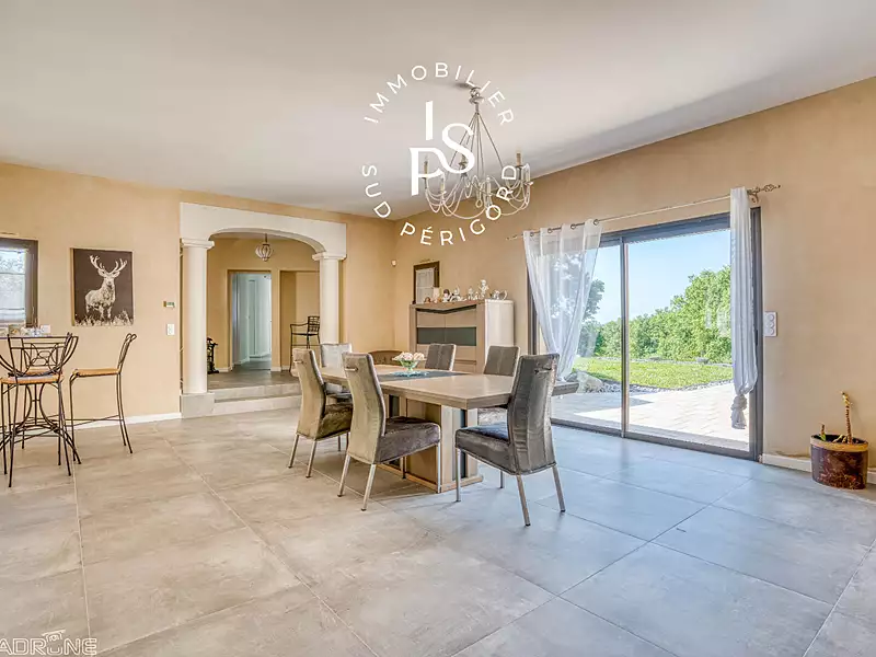 Maison, 242 m²