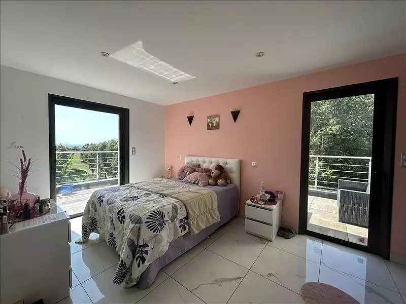 Maison, 218 m²