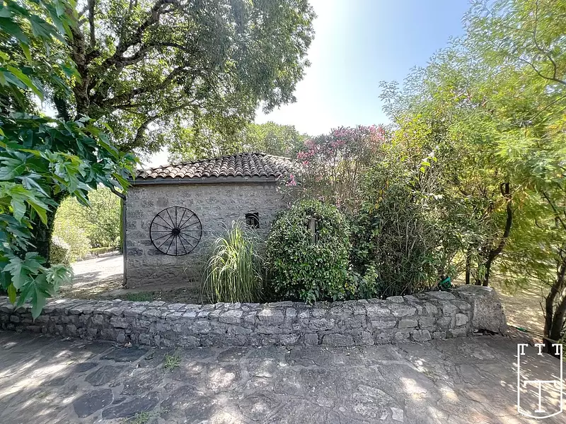 Maison, 640 m²