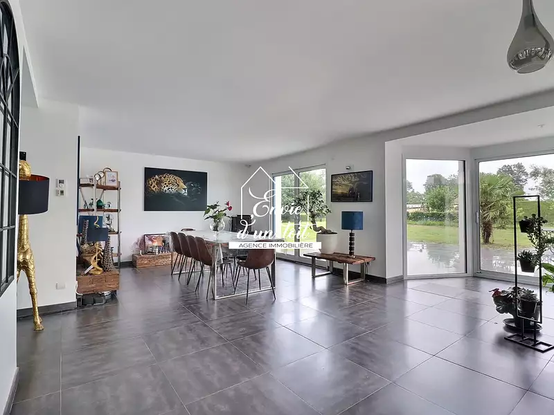 Maison, 218 m²