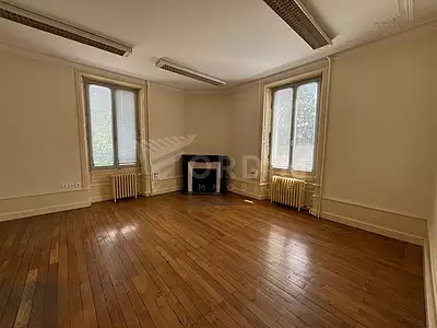 Maison, 1 142,1 m²