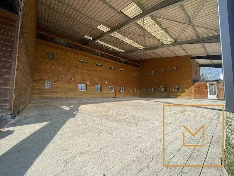 Divers, 1 100 m²