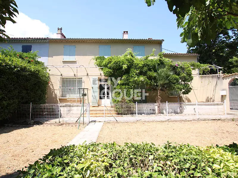 Immeuble, 151 m²