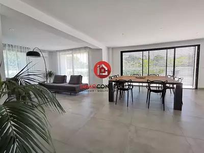 Maison, 220 m²