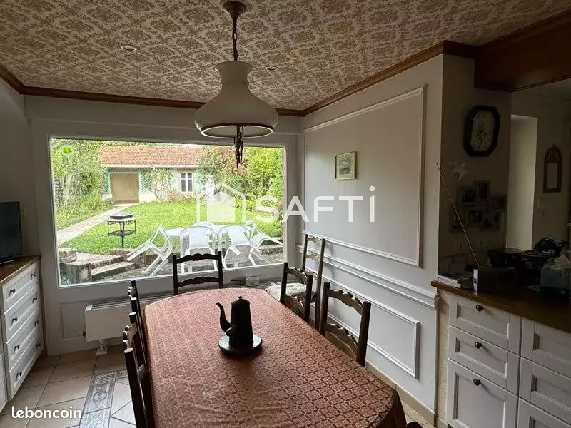 Maison, 218 m²