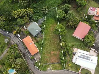 Terrain, 1 400 m²