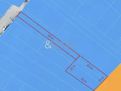 Terrain, 700 m²