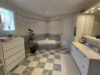 Maison, 295 m²