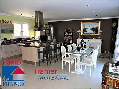 Maison, 235 m²