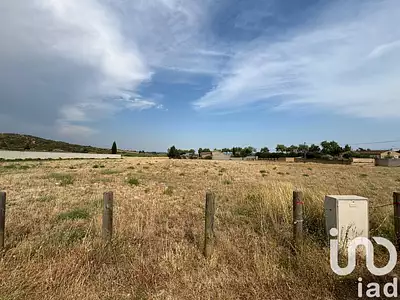 Terrain, 700 m²