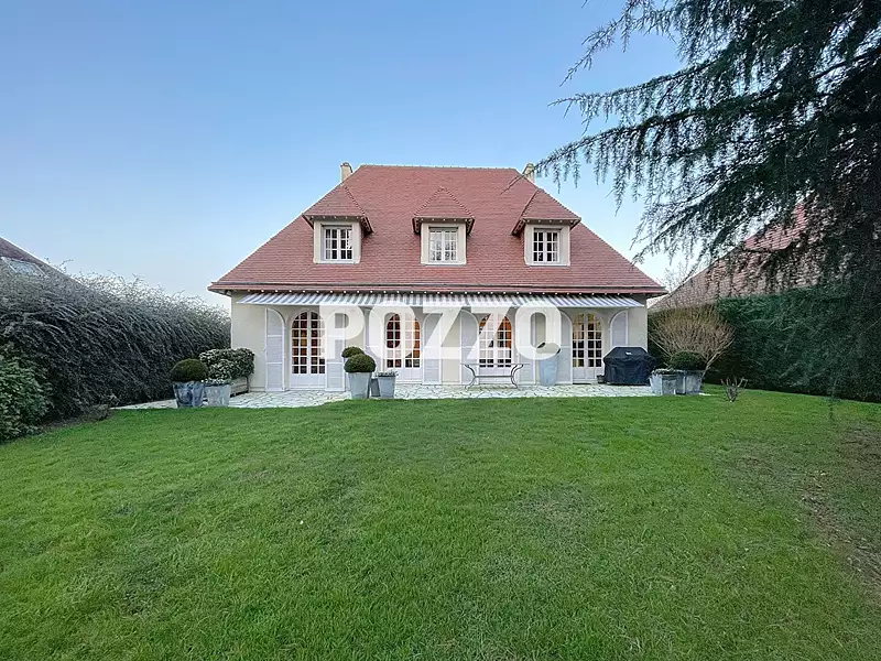 Maison, 166 m²