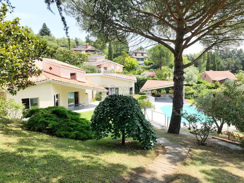 Maison, 250 m²