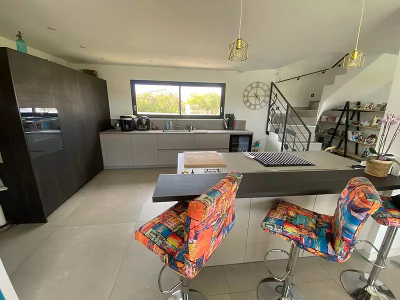 Maison, 215 m²