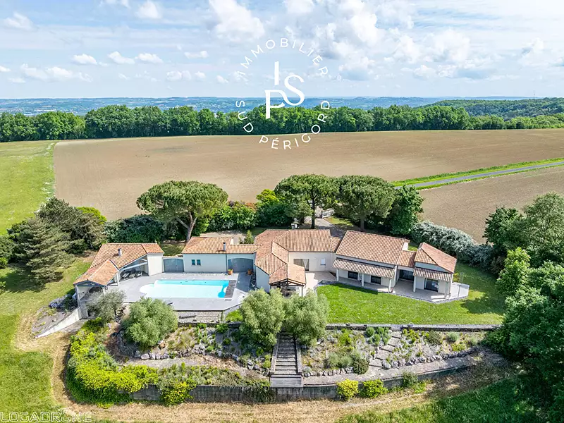 Maison, 242 m²