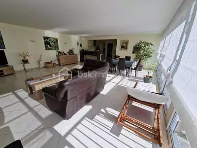 Maison, 240 m²