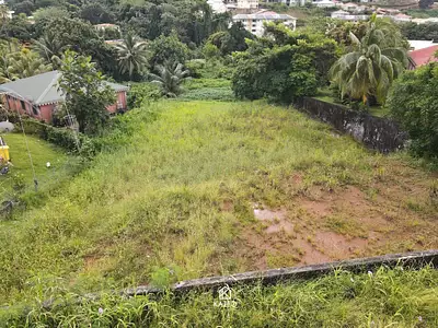 Terrain, 1 400 m²