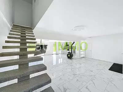 Maison, 220 m²