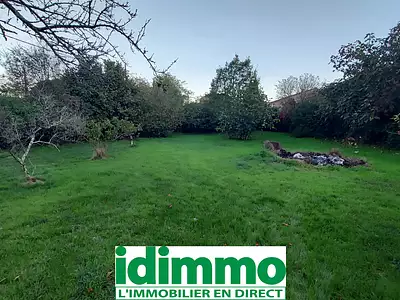 Terrain, 700 m²