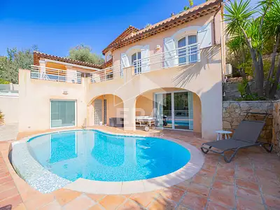 Maison, 220 m²