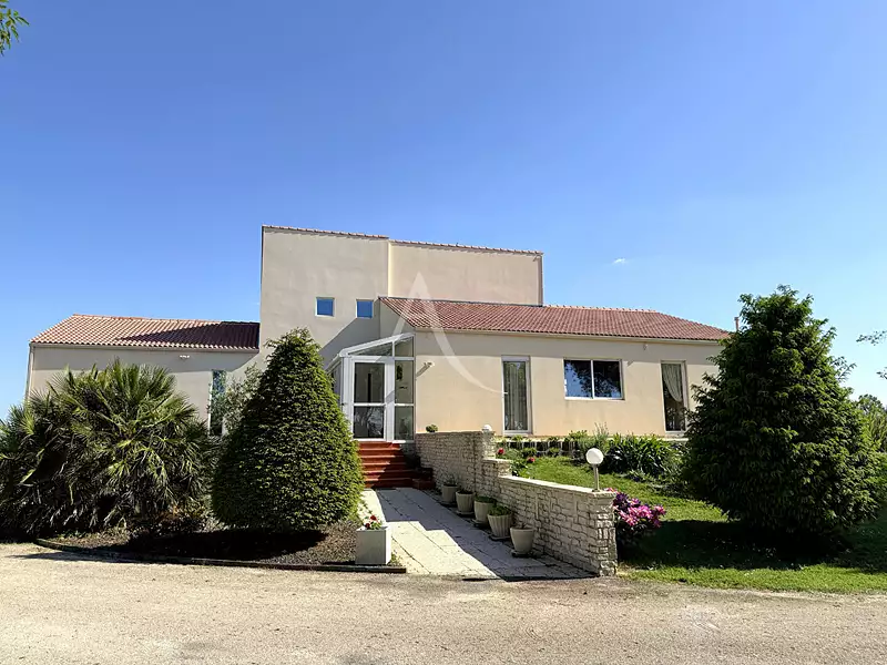 Maison, 271 m²