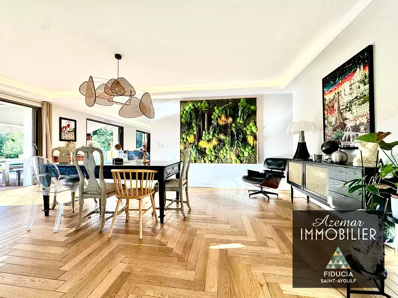 Maison, 245 m²