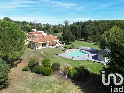 Maison, 243 m²