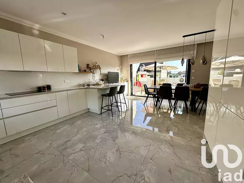 Maison, 280 m²