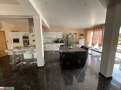 Maison, 214 m²