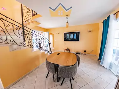 Maison, 240 m²