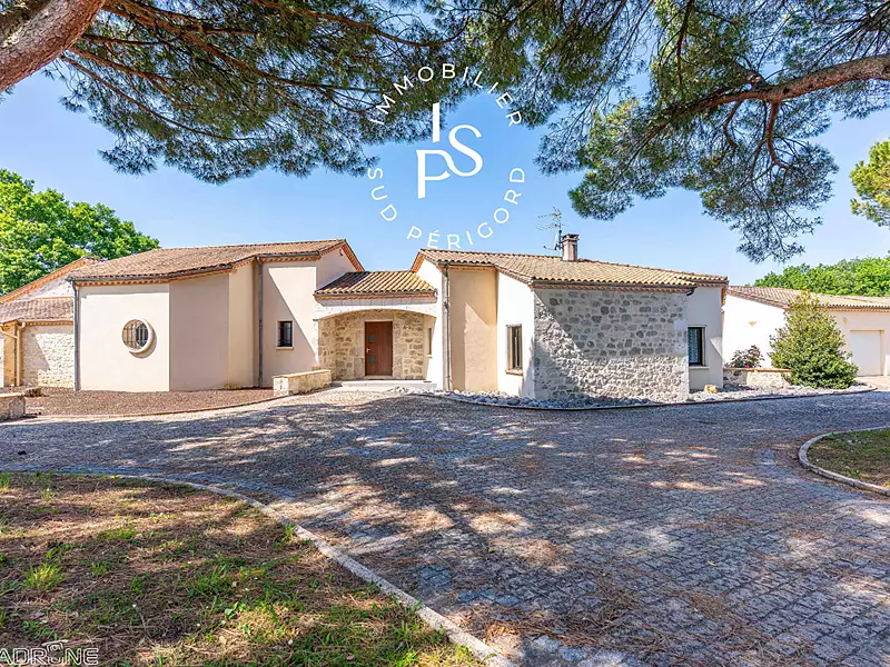 Maison, 242 m²