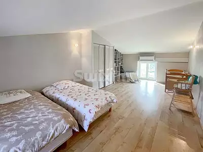 Maison, 245 m²