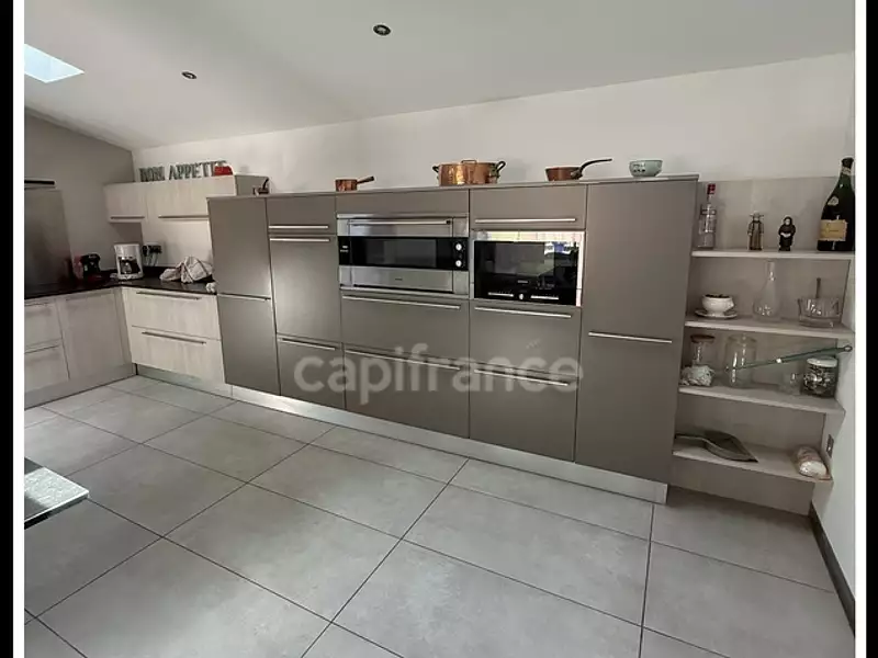 Maison, 250 m²