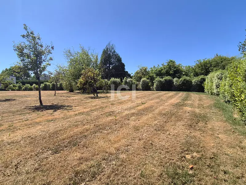 Terrain, 561 m²