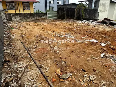 Terrain, 223 m²