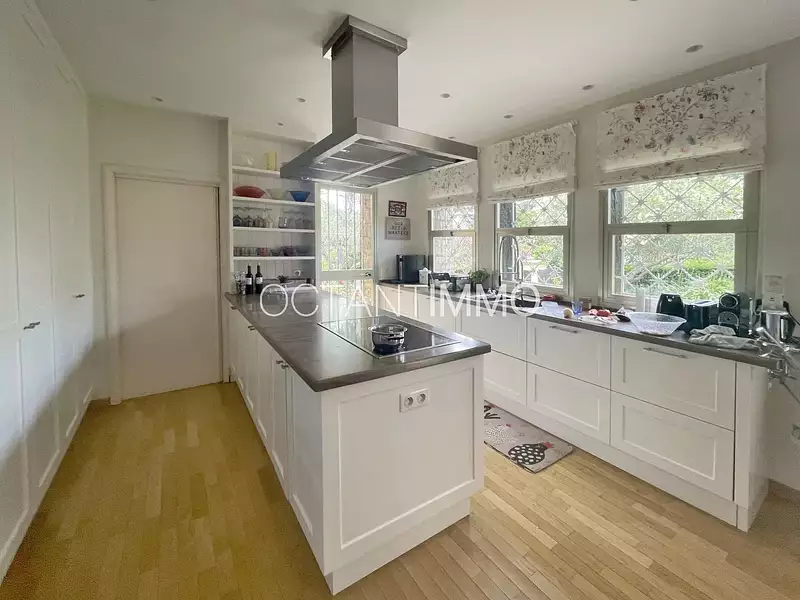 Maison, 260 m²