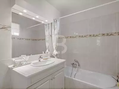 Maison, 240 m²