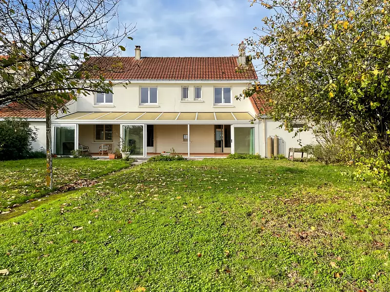 Maison, 220 m²