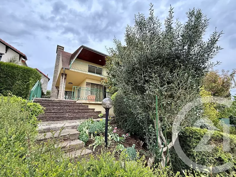 Maison, 215 m²