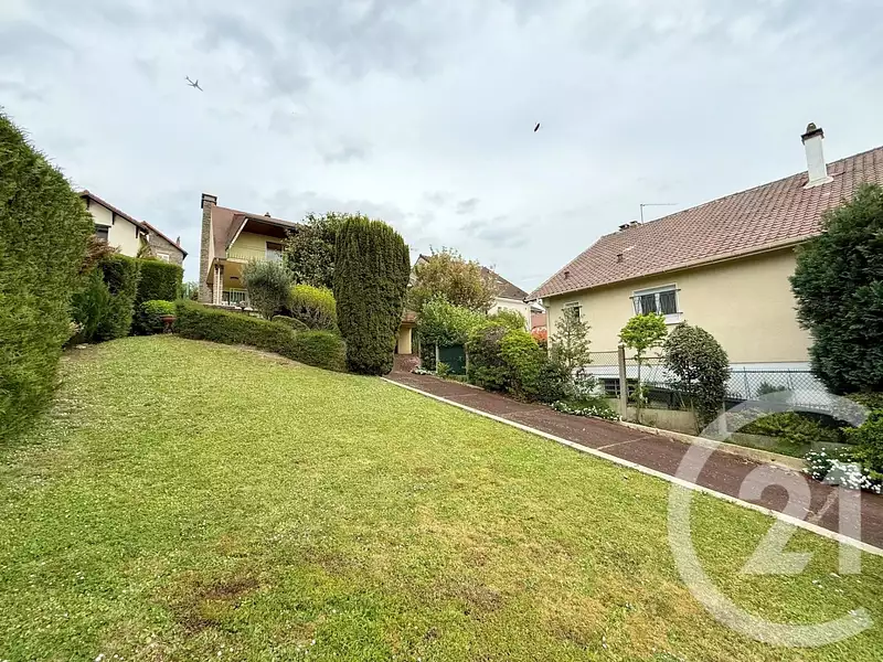 Maison, 215 m²