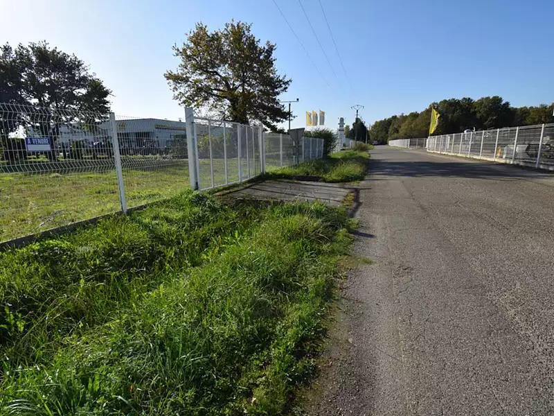 Terrain, 1 835 m²